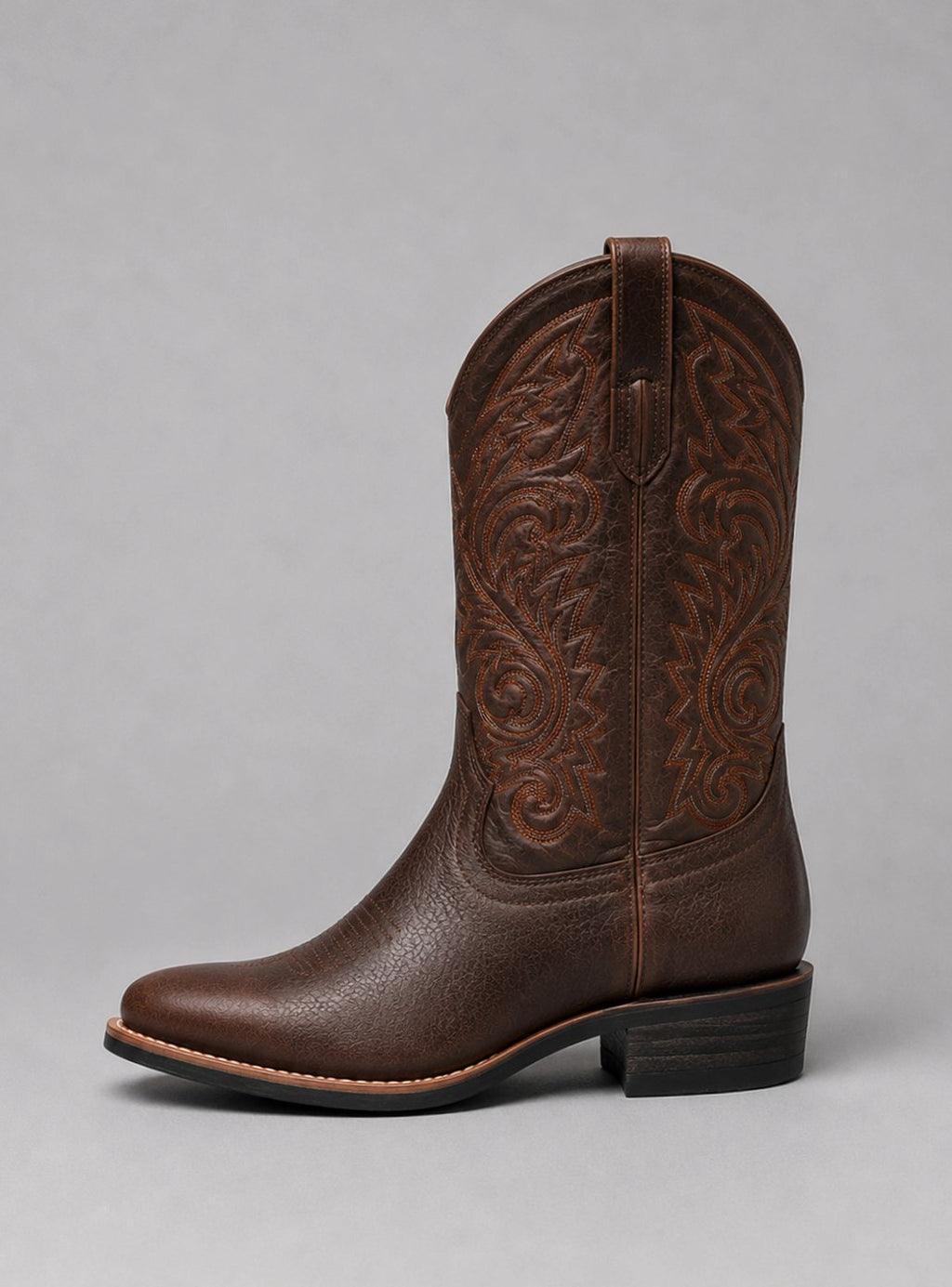 Botas BEXLEY combinadas con look casual western para mujer