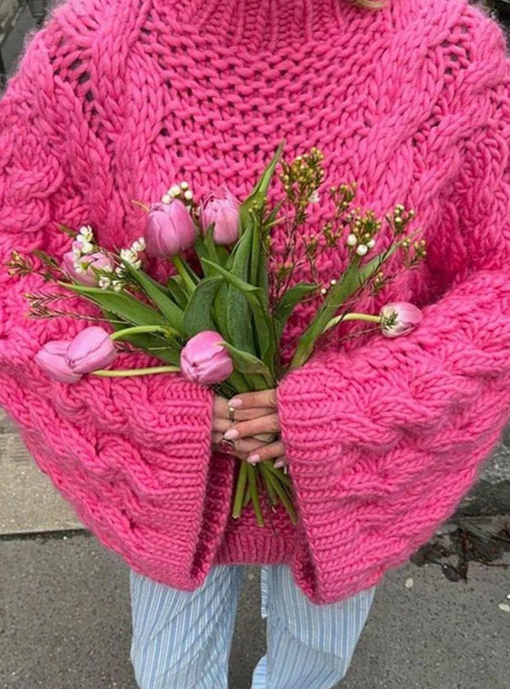 Jersey oversize de mujer en tono neutro ideal para otoño e invierno