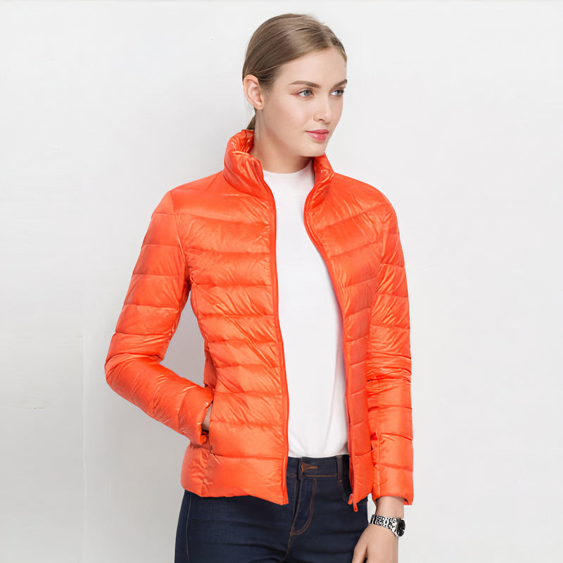 Chaqueta NORA combinada con vaqueros en estilo casual urbano