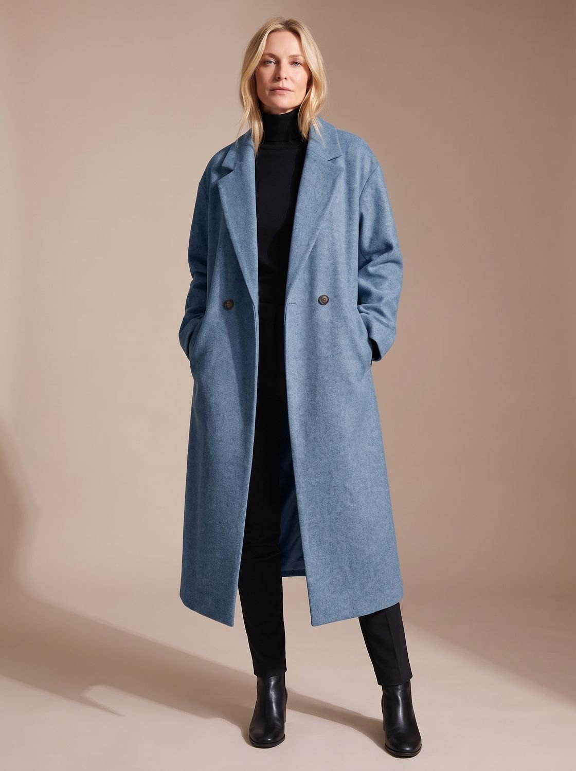 Abrigo largo ISOLDE en ambiente urbano, ideal para looks de oficina