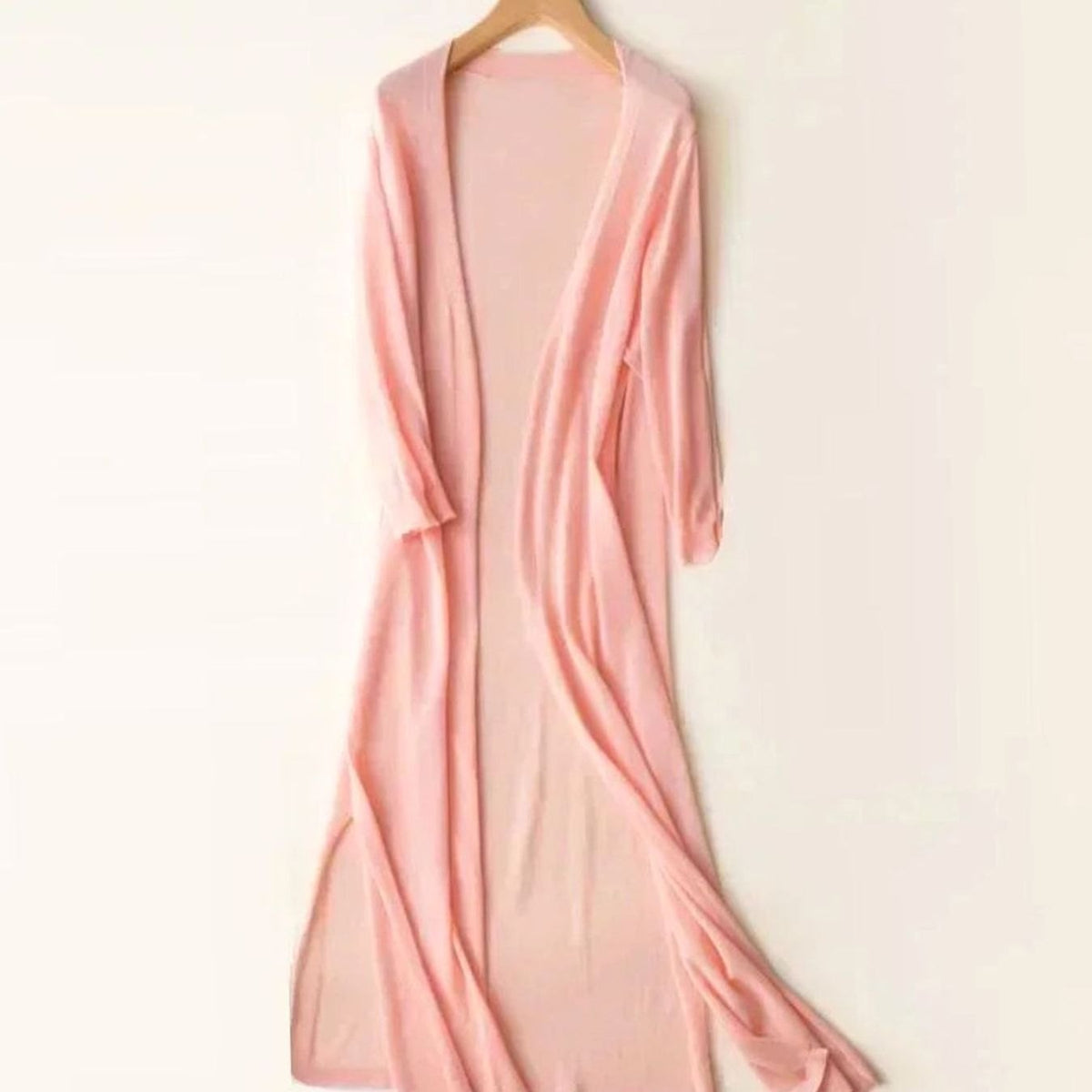 Cárdigan LUCENNE combinado con vestido para un look de noche