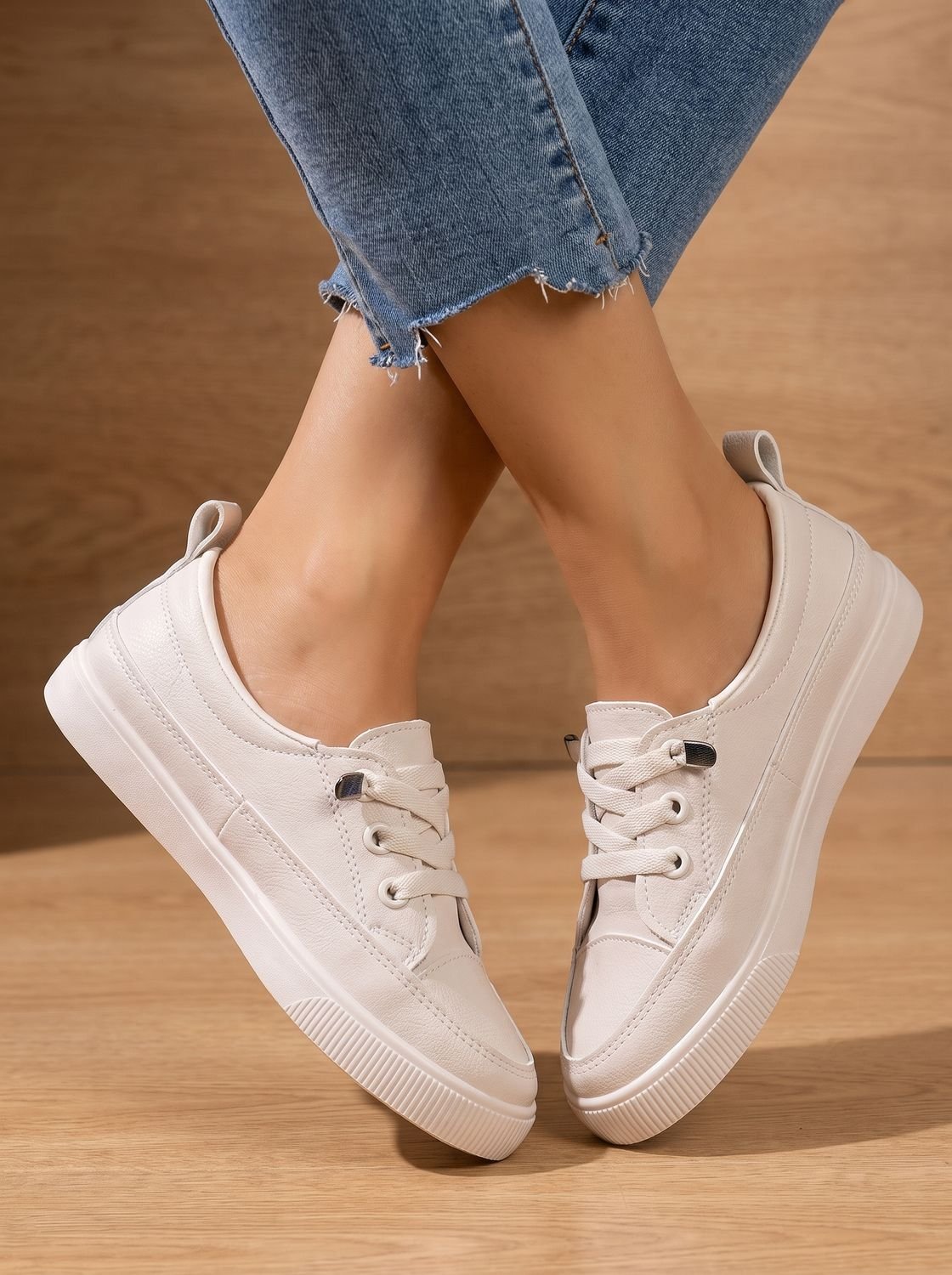 Zapatillas bajas ortopédicas Lyra para mujer con cordones y suela acolchada