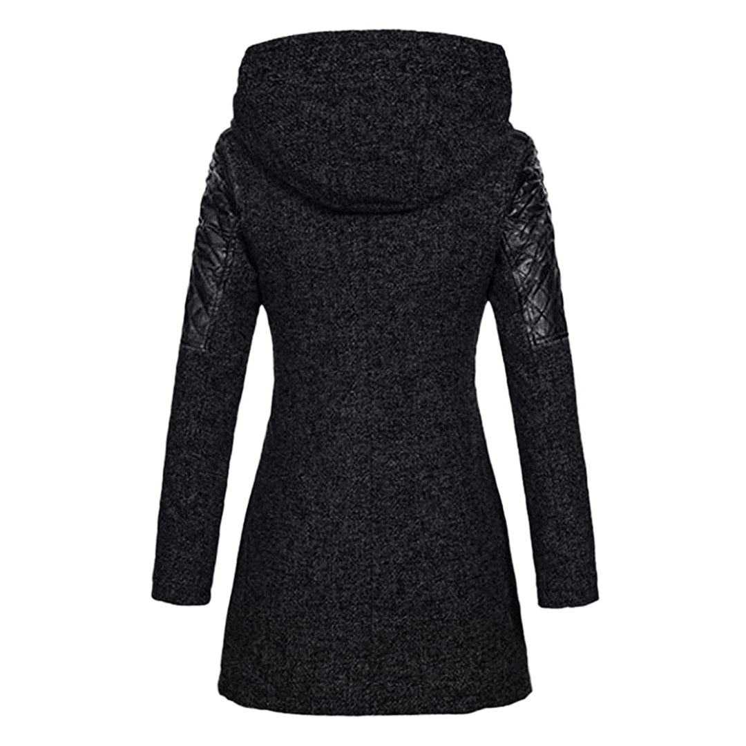 Abrigo Novara en azul marino combinado con look casual de invierno