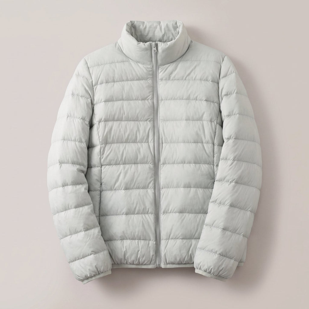 Detalle del acolchado y costuras de la chaqueta de plumón